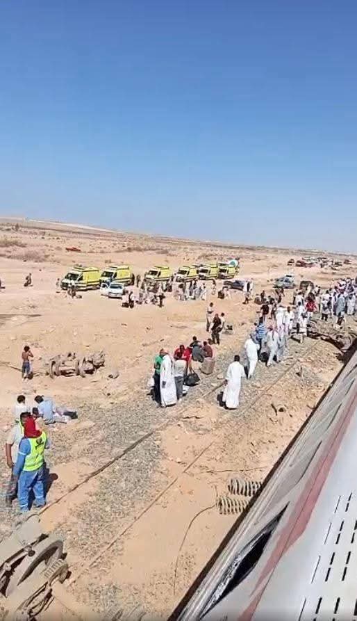 جانب من حادث انقلاب قطار الضبعة
