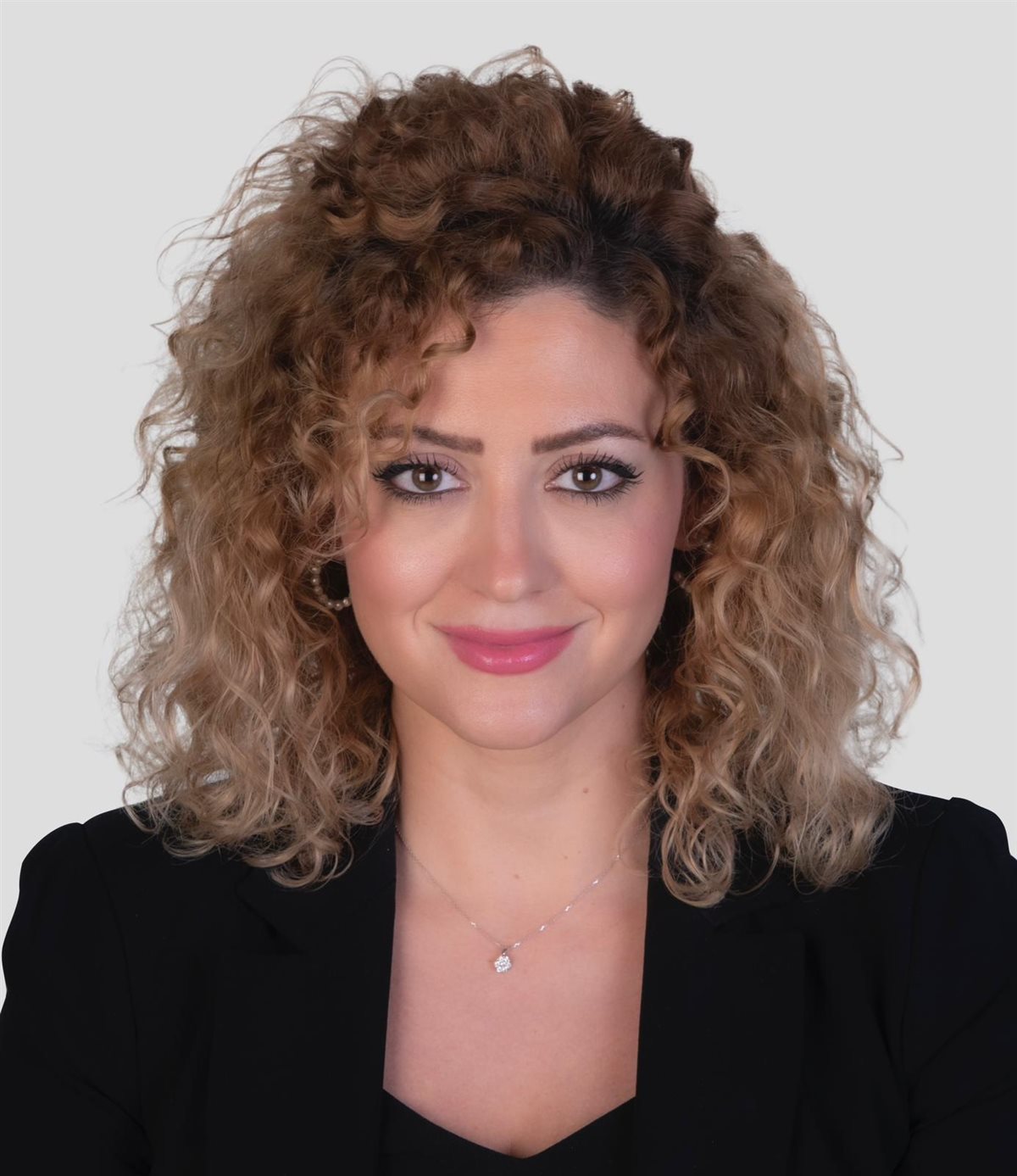 الدكتورة حنان المولى