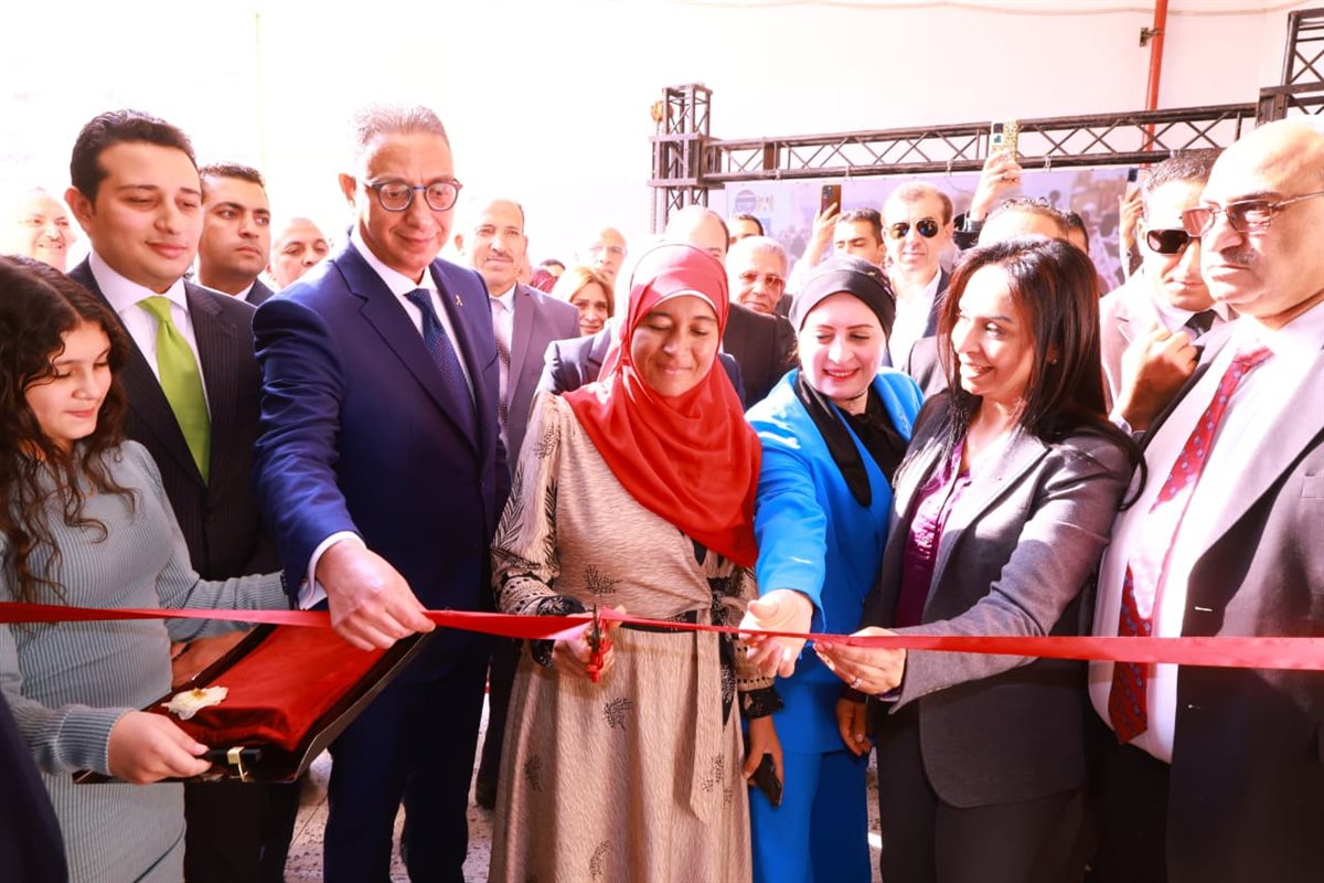 وزيرة التضامن تتفقد مشروعات مصنع الغزل بالفيوم