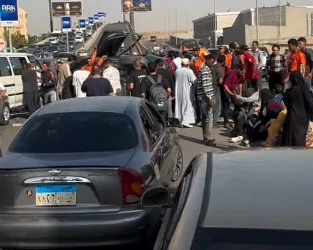 انقلاب سيارة ملاكي على محور جمال عبد الناصر<br>