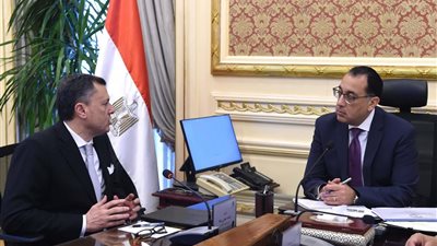رئيس الوزراء يجتمع مع وزير السياحة والآثار لمتابعة ملفات العمل الوزاري