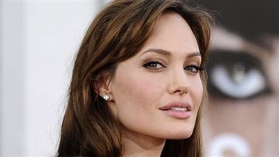 أنجلينا جولي: لا أشعر أنني كنت على طبيعتي منذ عقد من الزمن