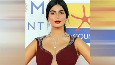 رانيا منصور تخطف الأنظار بفستان أسود مكشوف | شاهد