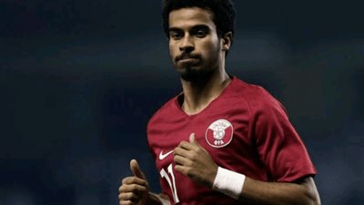 الساحر باحتفال غريب.. أكرم عفيف يعتلي صدارة هدافي كأس آسيا