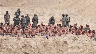 تجريدهم من ملابسهم وإعدامات ميدانية.. الاحتلال الصهيونى يضع الأسرى فى وضع مُزرٍ