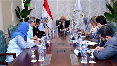 «حجازي» يعقد اجتماعا مع قيادات الأكاديمية المهنية للمعلمين  