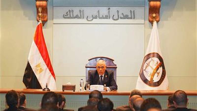 النائب العام يلتقي مستشارين وموظفي نيابة الإسكندرية.. صور