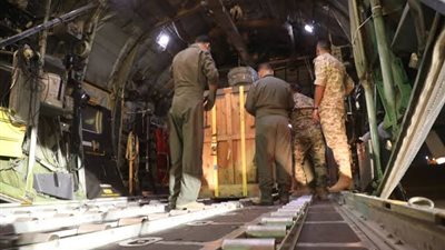 «العاهل الأردني» يشارك في عملية إنزال جوي للمساعدات الإنسانية لغزة