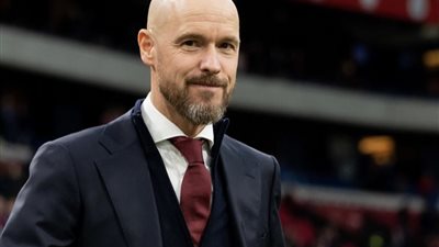 تين هاج يسطع في سماء الإنجاز: جائزة مدرب شهر نوفمبر تكريمًا لإنجازاته