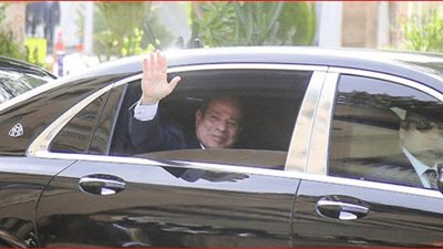 السيسي يحيي المواطنين بعد الإدلاء بصوته في انتخابات الرئاسة 2024.. صور