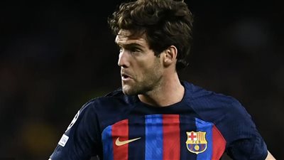 على طاولة الضربات: برشلونة يُلمح إلى إصابة غير متوقعة لمدافعه