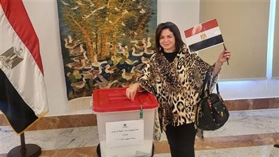 إلهام شاهين: انزلوا دي بلدكم ولازم يكون ليكم رأي