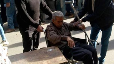 في لفتة إنسانية.. أمن القاهرة يساعد ذوي الاحتياجات الخاصة في الإدلاء بأصواتهم (صور)