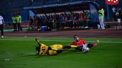 محمد حمدي يغادر إلى المستشفى بعد إصابته القوية بمباراة إثيوبيا