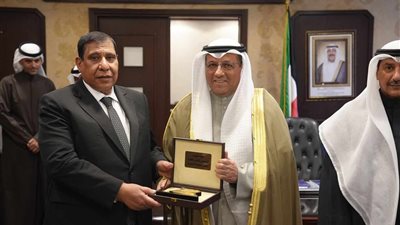 رئيس مجلس الدولة يلتقي نظيره الكويتي لتعزيز تبادل الخبرات وتوطيد التعاون القضائي