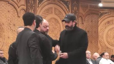 نجوم الفن يقدمون واجب العزاء في شقيق أحمد حلمي