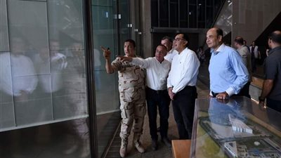 مدبولي يتفقد سير العمل في المتحف المصري الكبير