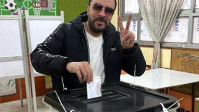 نقيب الموسيقيين يشارك في الإنتخابات الرئاسية في اليوم الأول 