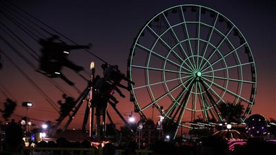 شاهد: إصابه 18 شخصًا جراء سقوط لعبة 