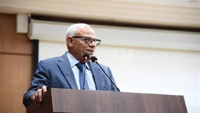 محافظ بورسعيد يتابع مستجدات مبادرة المشروعات الخضراء الذكية