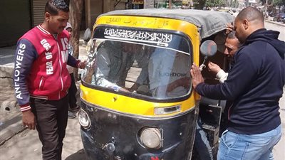 ضبط 10 مركبات توكتوك تسير عكس الإتجاه بالمنيب