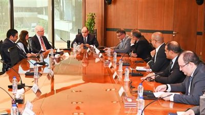 وزير التجارة يترأس اجتماع المائدة المستديرة لشركات الصناعات الغذائية