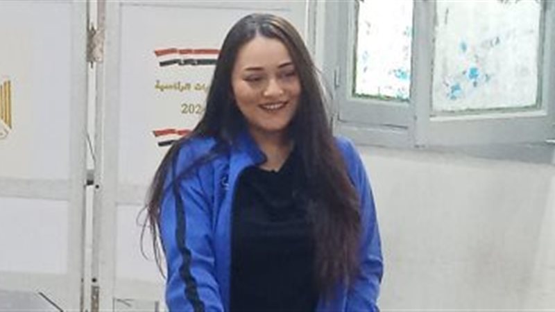 20231211062906296||113576-راندا-البحيرى-اثناء-التصويت||1354
