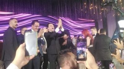 مصطفى قمر يُشعل حفل زفاف ابنة مصطفى كامل وسط حضور نجوم الفن