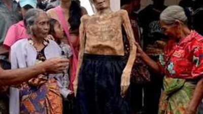 يوم الموتي: إيطاليا تستعرض جثث موتاها للسياح على الجدار كاللوحات