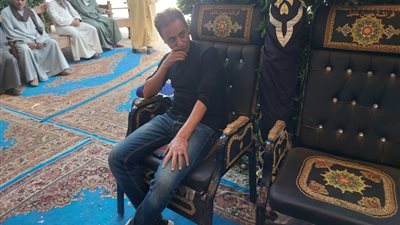 طارق السيد نجم الزمالك يودع والده لمثواه الأخير في المنيا