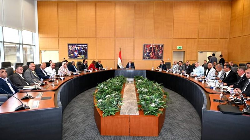 وزير الإسكان والمرافق