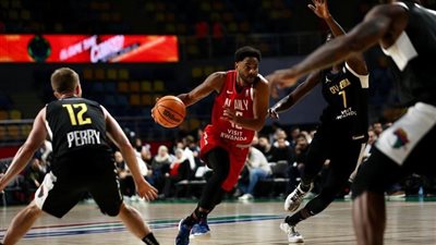 الأهلي يثبت تميزه في الساحة الرياضية.. ويتربع على عرش كرة السلة