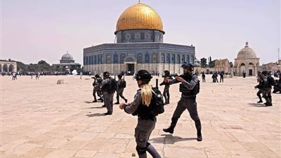 مع بداية أعياد اليهود...المستوطنين يقتحمون المسجد الأقصى
