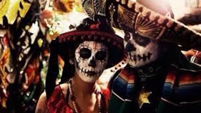 جثة المتوفي طعام للطيور .. أغرب العادات للإحتفاء بالموتي 