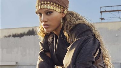 إليانـا تـقدم أغنية 