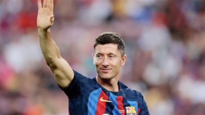 عرض مالي هائل من السعودية لـ ليفاندوفسكي وتفاصيل حوار زوجته