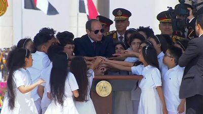 ببداية ولايتة الجديدة.. السيسي يدشن رفع العلم المصري من ساحة الشعب بالعاصمة