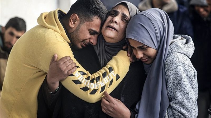 Palestinians mourn