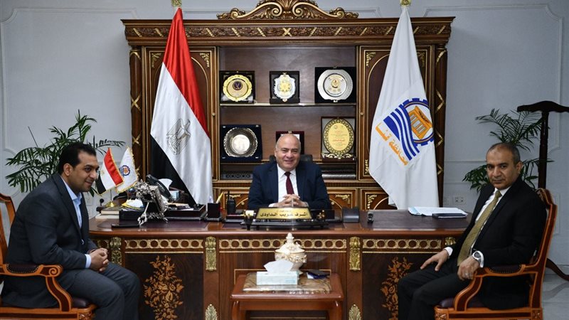 محافظ المنيا||