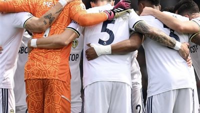 بعد انتشار الفيديو.. ليدز يونايتد يعتذر عن تجاهل المشجعين في مباراة بورنموث