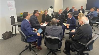 وزير الصحة يستعرض قدرات الدولة المصرية في مجال التصنيع الطبي المحلي  