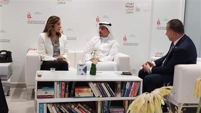 وزيرة الثقافة ورئيس هيئة الشارقة يناقشان تسويق الكتب الأجنبية بأسعار مخفضة
