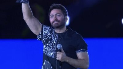 وسط هتافات الجمهور.. تامر حسني يشعل ملعب السوبر المصري في الإمارات (فيديو)