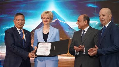 وزير الطيران يؤكد على اهتمام الدولة بتنشيط حركة السياحة العلاجية بمصر