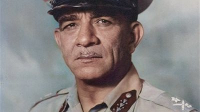 محمد نجيب أول رئيس لجمهورية مصر العربية بعد ثورة 23 يوليو