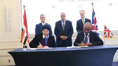 لتعزيز التعاون..أيمن عاشور يشهد توقيع مذكرة تفاهم مع جامعة إسكس البريطانية 