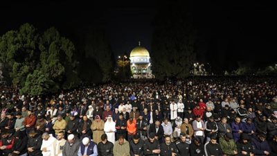  بالمسجد الأقصي.. 200 ألف فلسطيني يؤدون صلاتي العشاء والتراويح