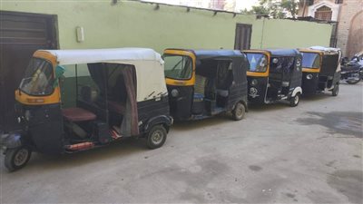 بعد تكرار التحذيرات.. حملات أمنية مكثفة لضبط المركبات المخالفة بنجع حمادي