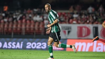 الجزائري سليماني يسطر اسمه كأول عربي يسجل في دوري البرازيل