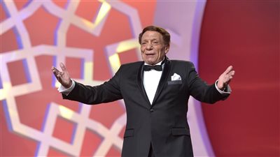 عادل إمام رحلة فنية مليئة بالإبداع بين السينما والدراما